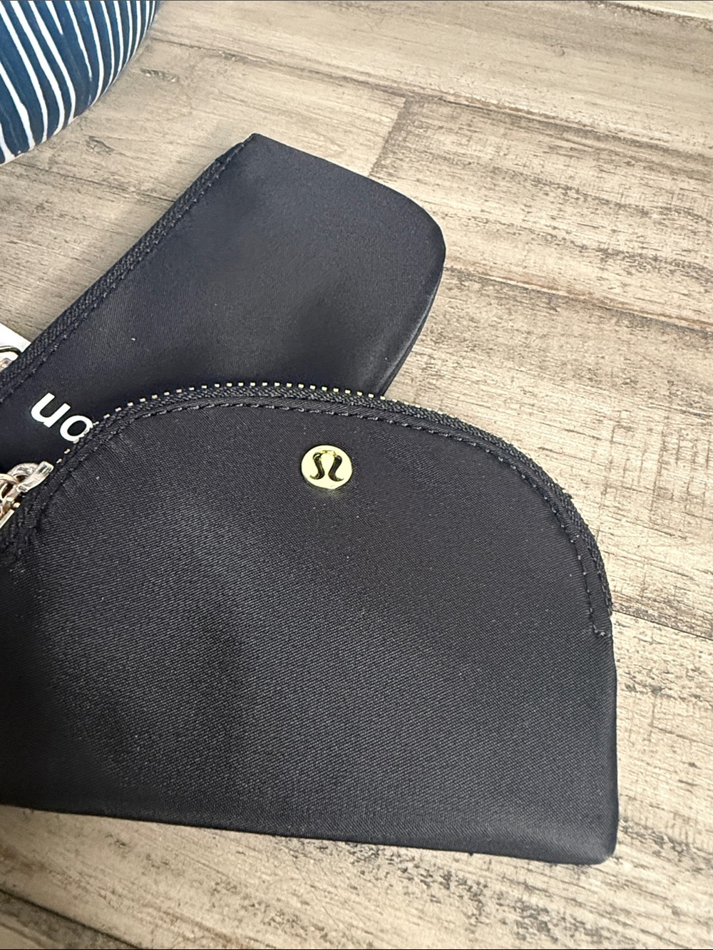 Lululemon Dual Pouch Wristlet *Metallic Wordmark - Picture 4 of 8